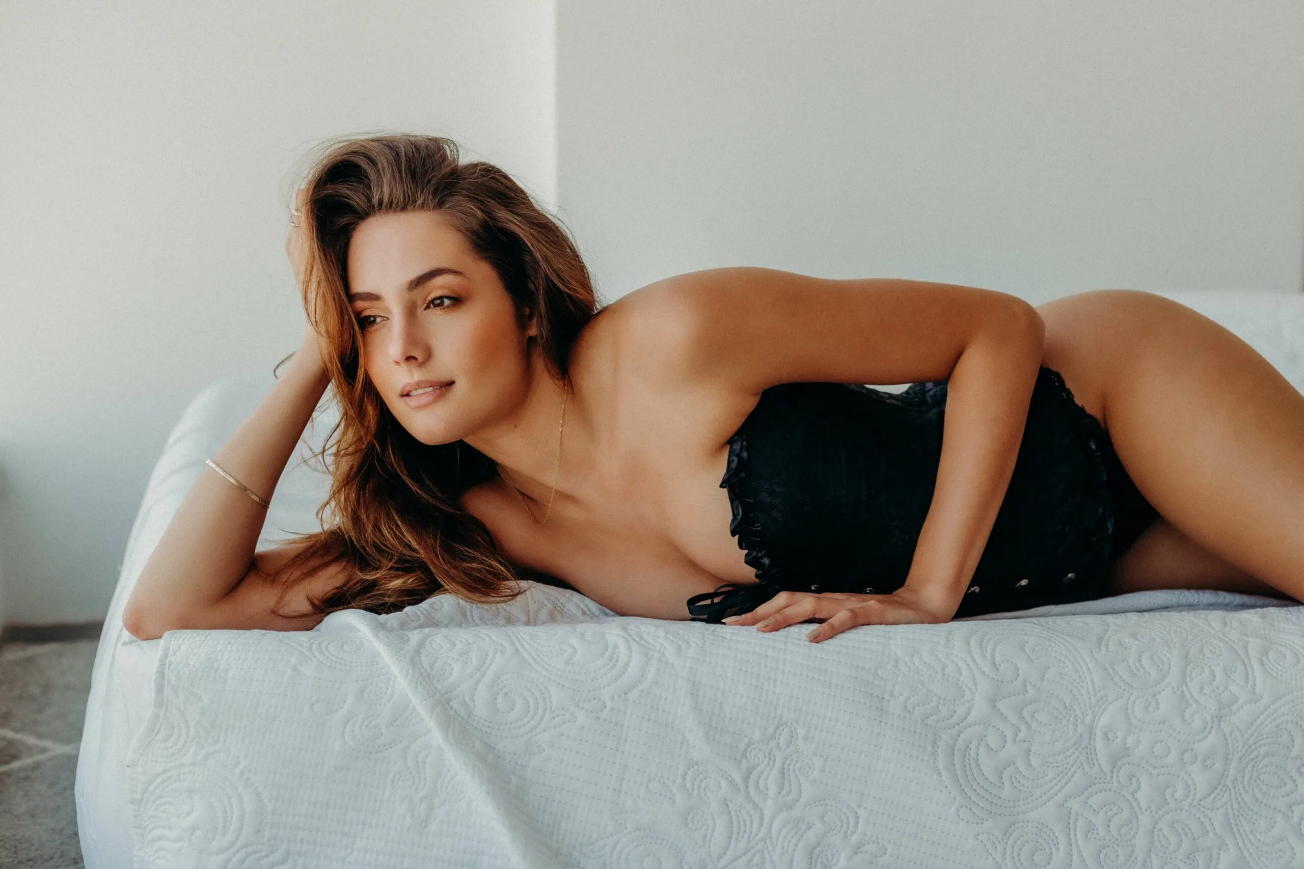 A webcam model who works with a webcam model consultancy agency