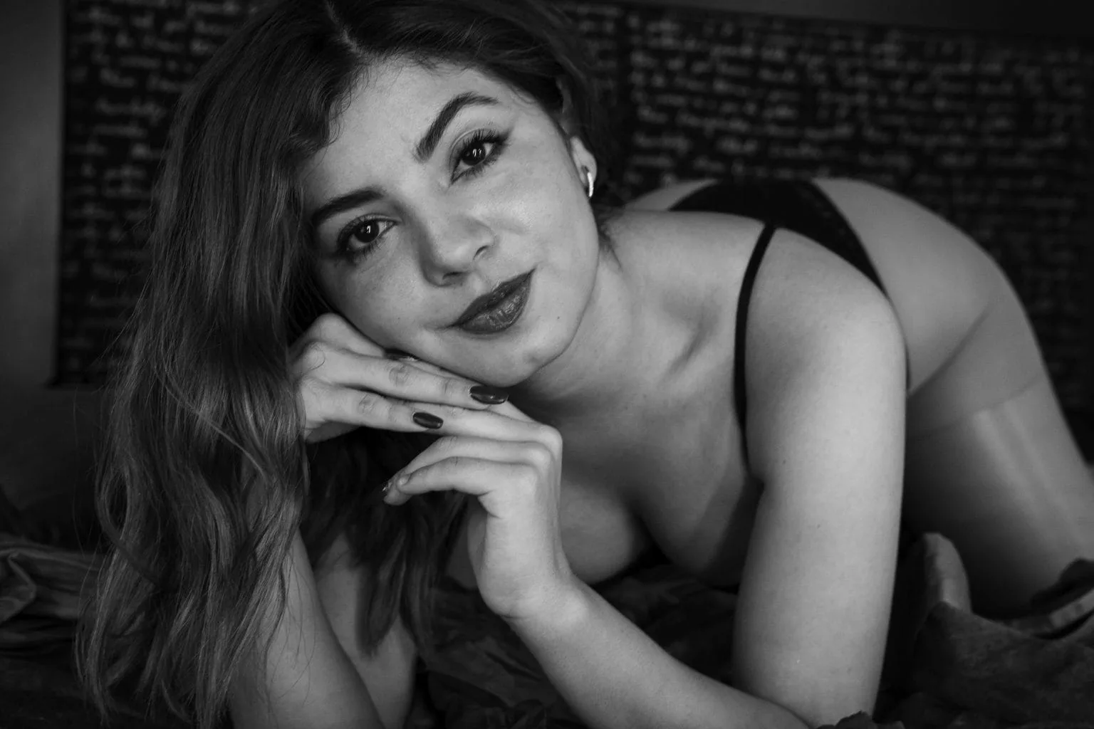 An image of a model at OTR cam models posing in lingerie.